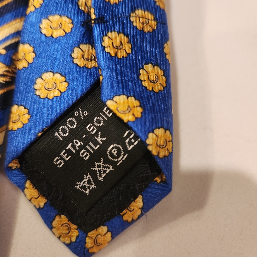Vintage Versace Blue and Gold Patterned Silk Tie - Picture 8 of 9